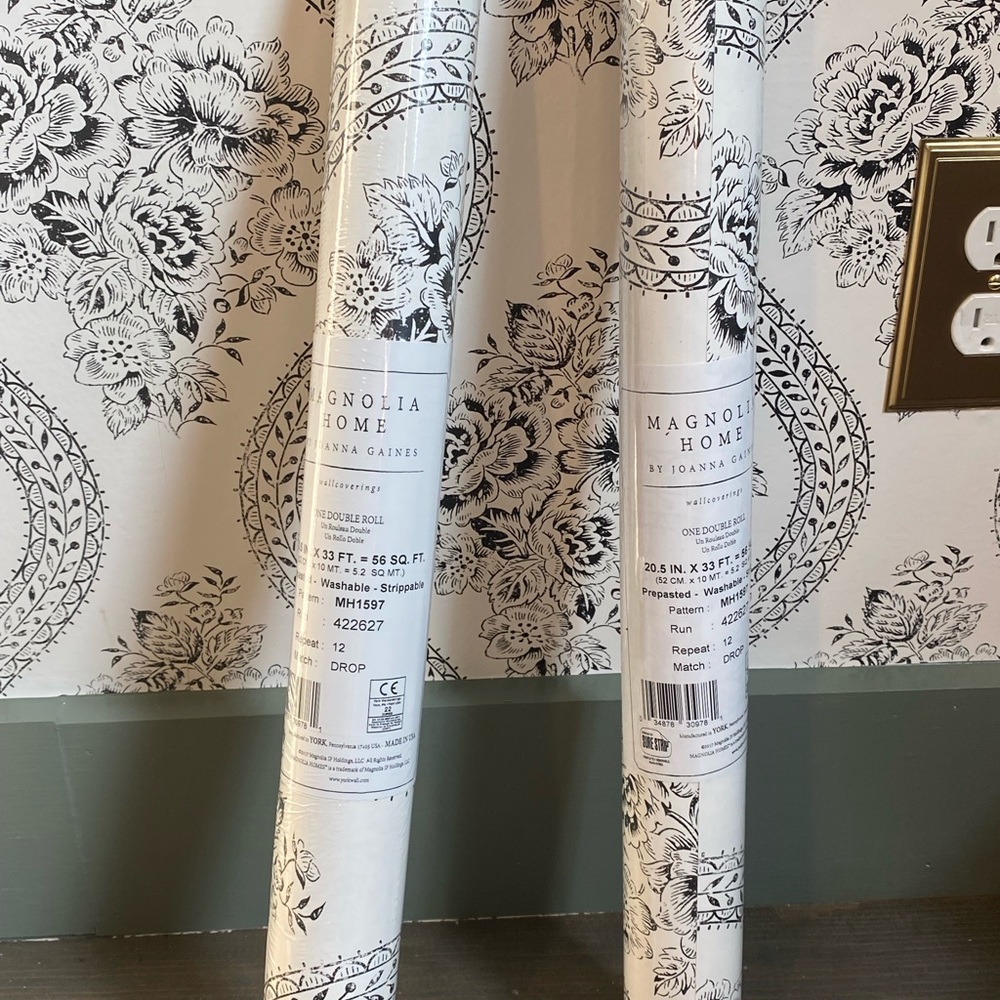 Two rolls : Coverlet Floral Wallpaper White and Black, Magnolia Home Collection